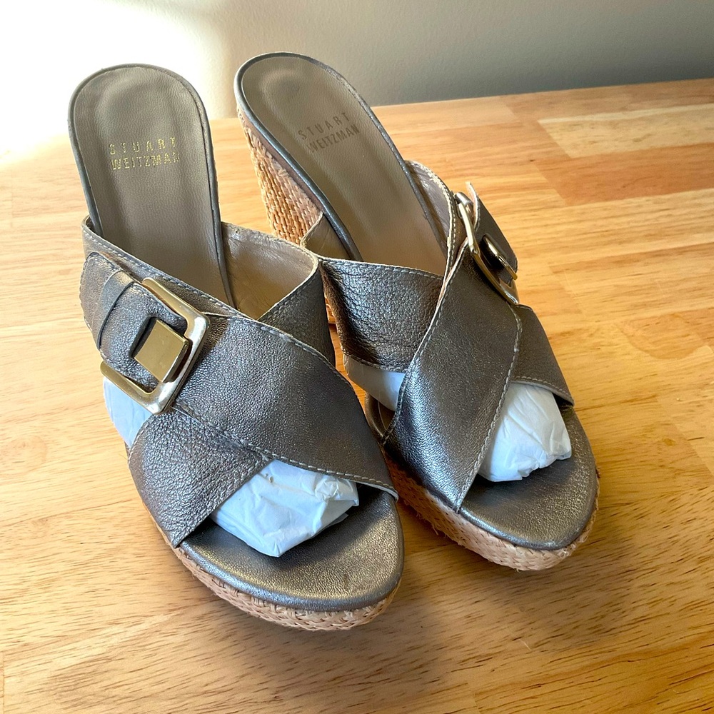 Stuart Weitzman Women’s S6 gold espadrille, slide, wedge sandals w/ gold buckle